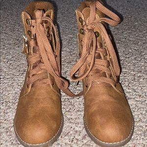 Via Pinky boots (offbrand tims)